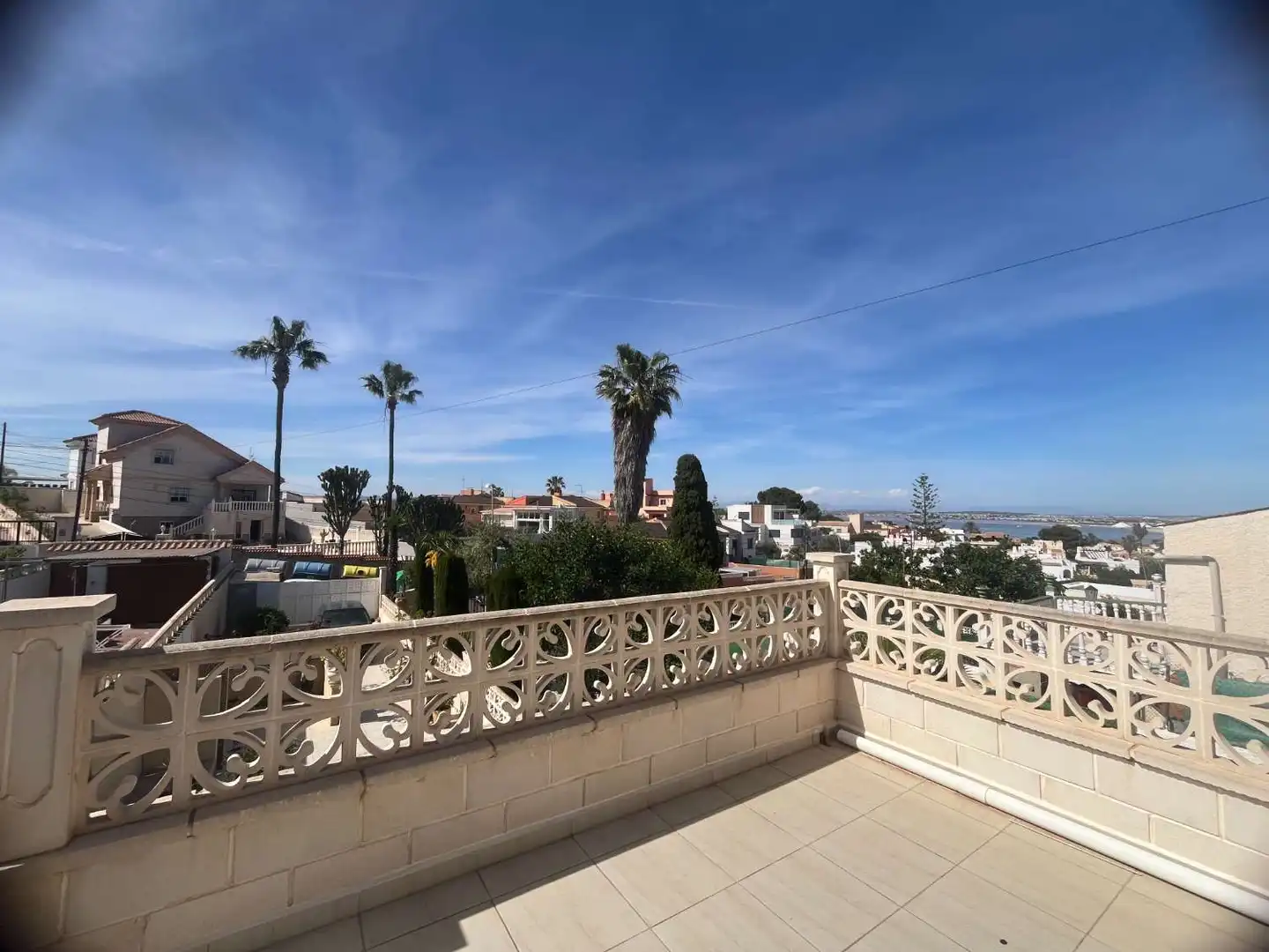 Vista exterior de Casa o xalet en venda en Torrevieja amb Aire condicionat, Calefacció i Terrassa