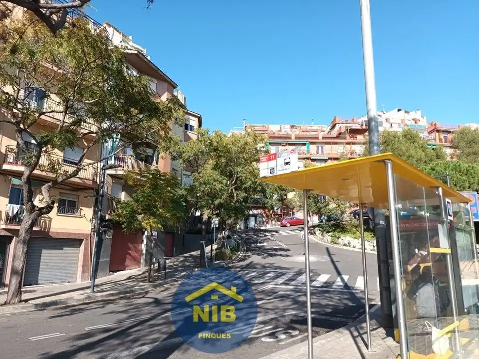 Vista exterior de Piso en venta en Barcelona con Amueblado y Horno