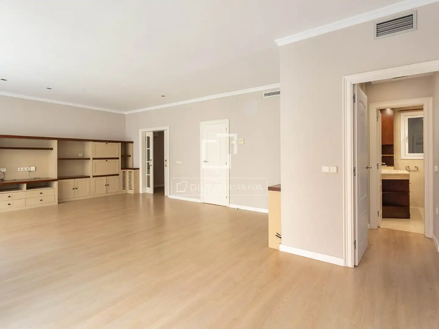 Wohnzimmer von Wohnung zum Verkauf in Barcelona mit Klimaanlage und Heizung