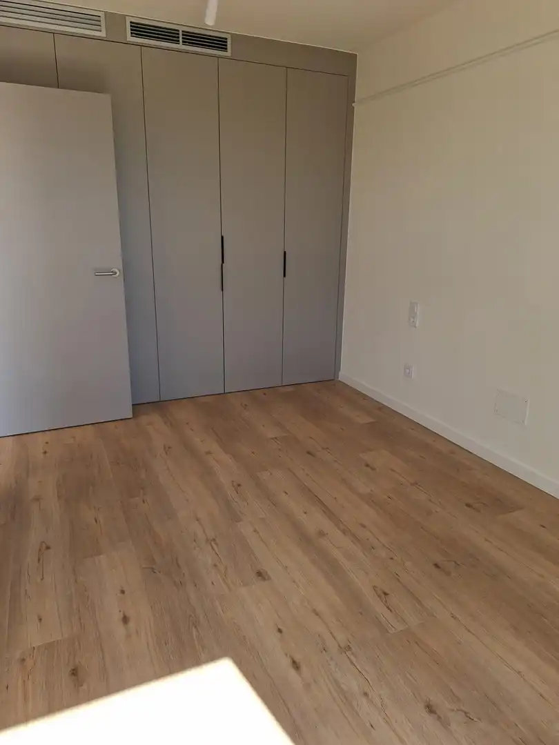 Habitación de Apartamento de alquiler en Alcalá de Henares con Aire acondicionado, Calefacción y Jardín privado