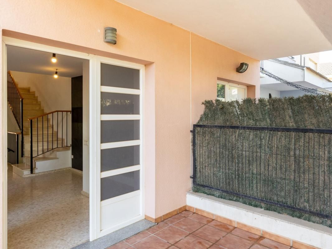 Casa adosada en venda a Carrer Enric Valor, Moncada