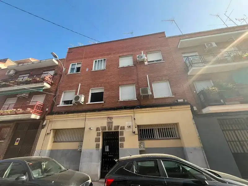 Vista exterior de Planta baja en venta en Madrid con Aire acondicionado, Calefacción y Jardín privado