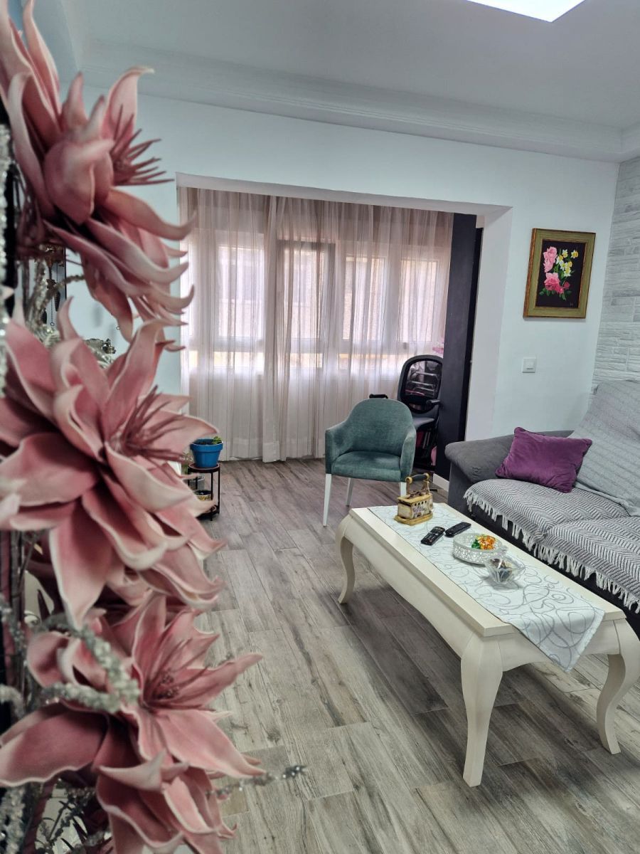 Apartment for sale in  Plaza de Neptuno, Barriada de Andalucía - Ardila