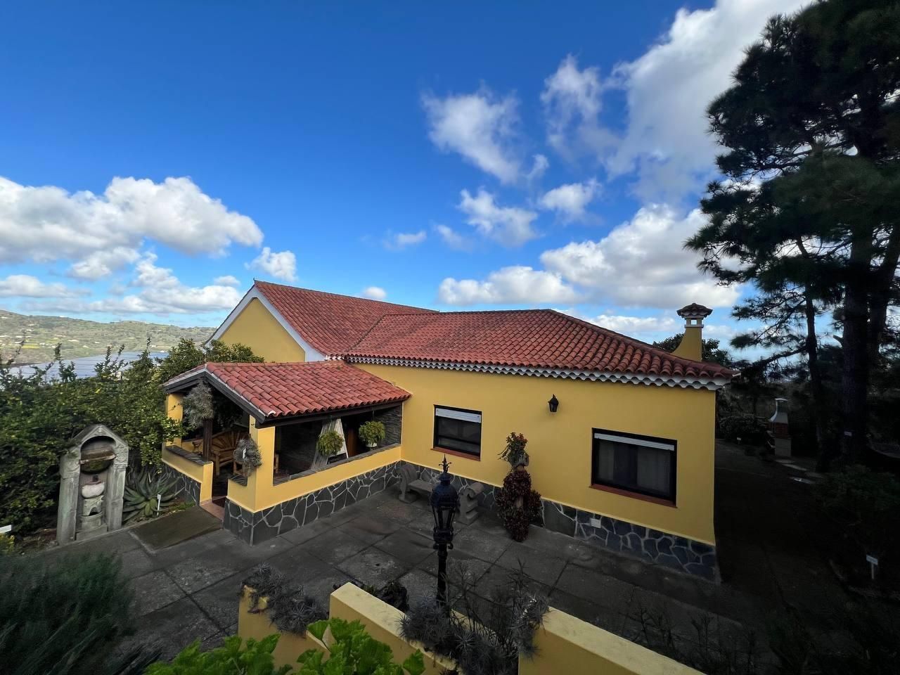 Vista exterior de Casa o xalet en venda en Santa Brígida amb Aire condicionat, Jardí privat i Terrassa