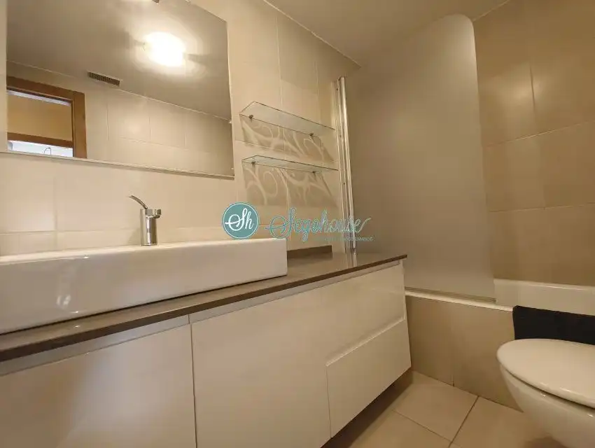 Baño de Piso en venta en Torrecaballeros con Calefacción y Internet