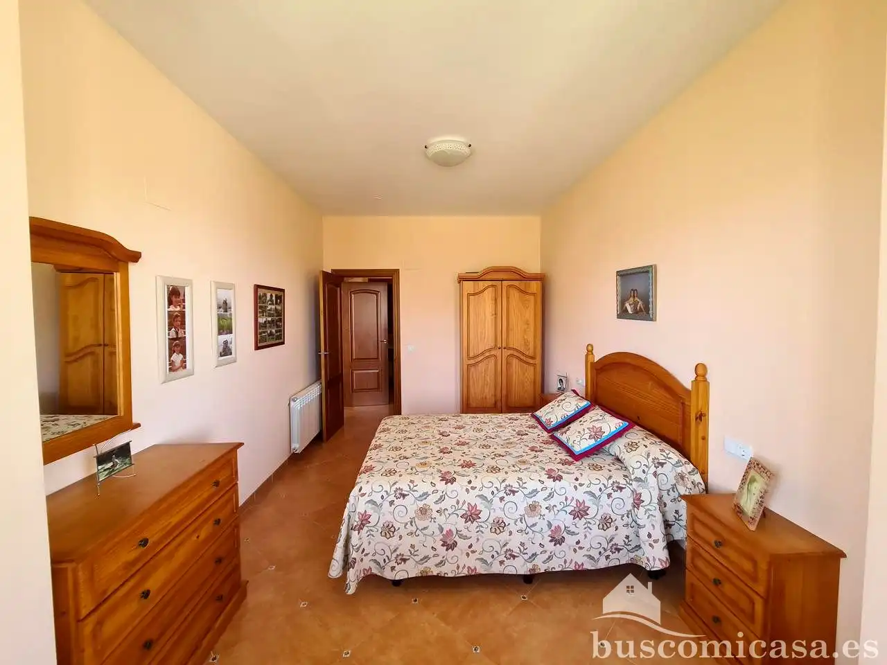 Dormitori de Casa o xalet en venda en Huelma amb Aire condicionat, Calefacció i Jardí privat