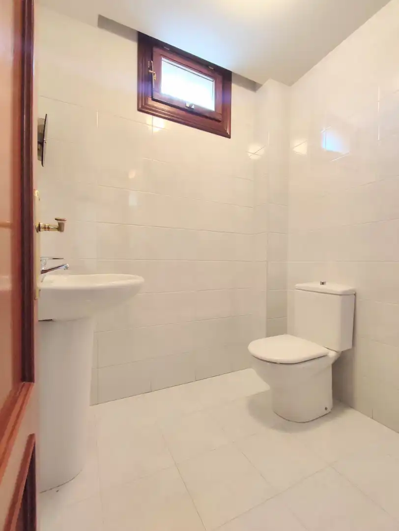 Bany de Casa o xalet en venda en Cizur amb Calefacció, Jardí privat i Terrassa