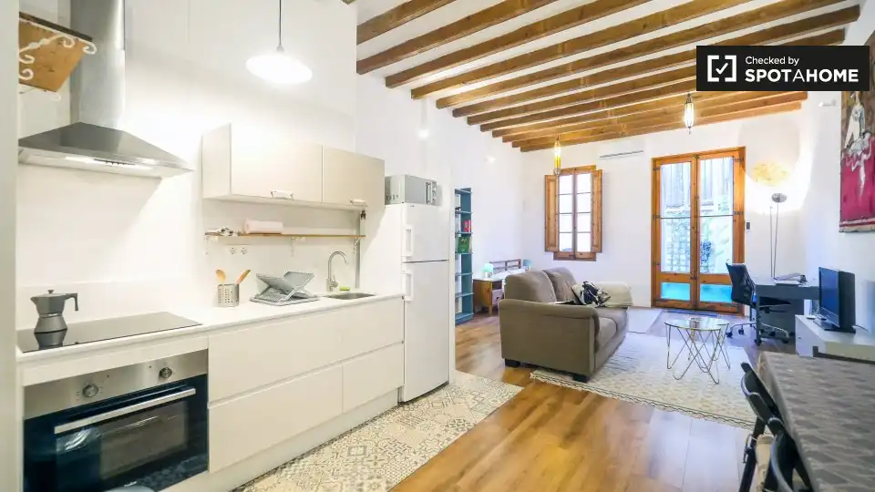 Flat with terrace to rent in Ciutat Vella, imagen 2