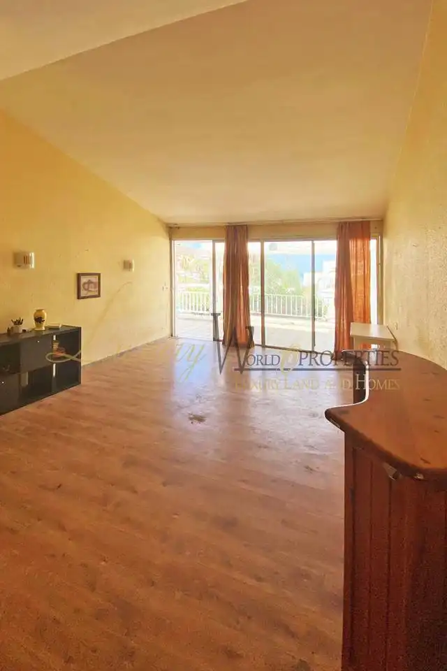 Vista exterior de Apartament en venda en Adeje amb Terrassa i Piscina comunitària