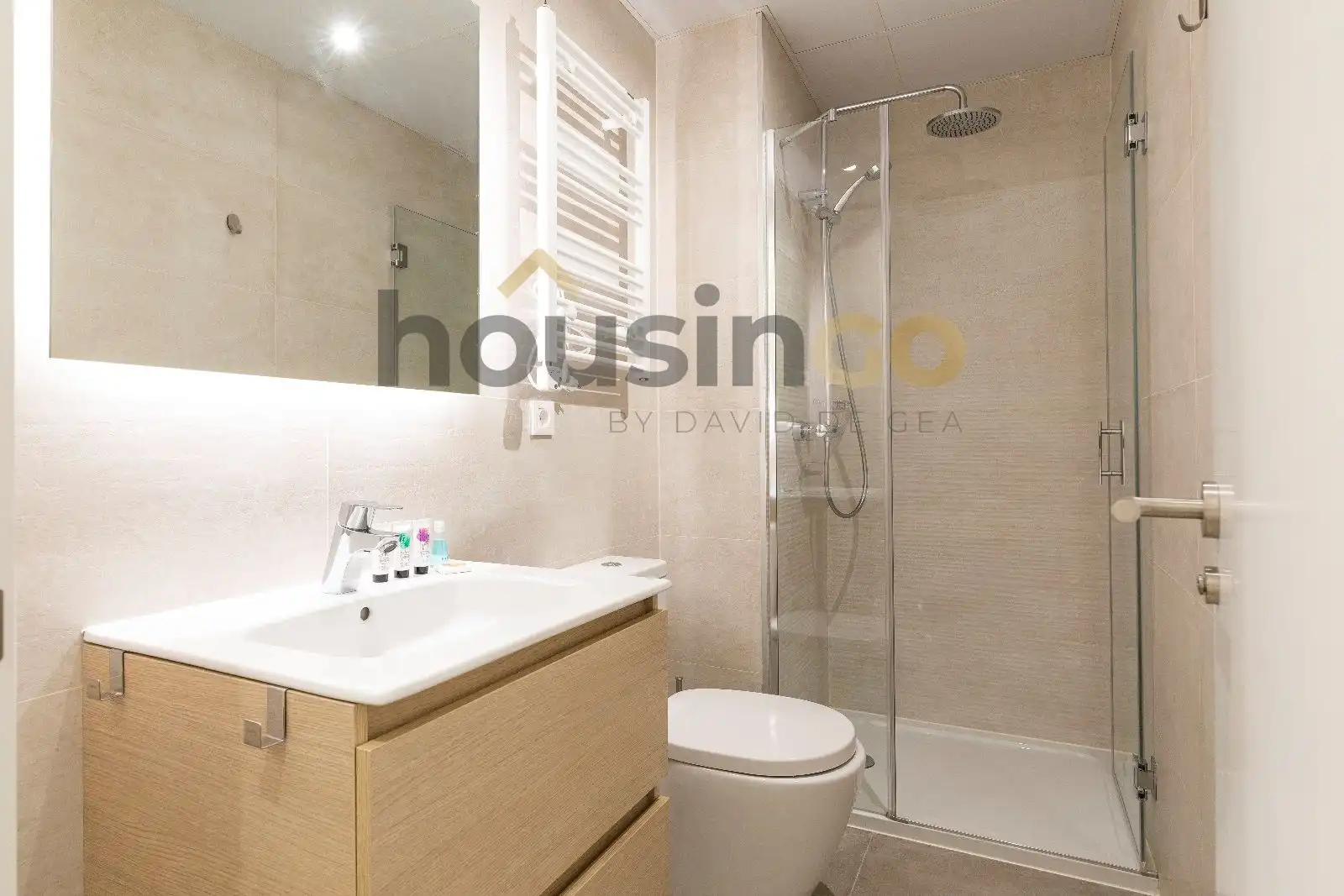 Bathroom of Apartments for rent in Madrid  with Air Conditioner, Heating and Parquet flooring