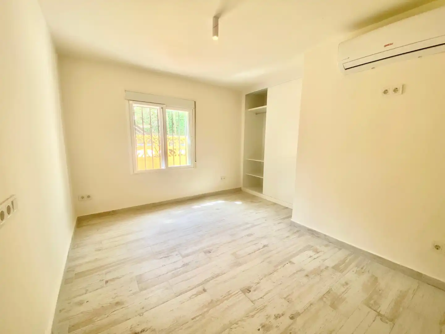 Habitación de Casa o chalet de alquiler en L'Alfàs del Pi con Aire acondicionado, Calefacción y Jardín privado
