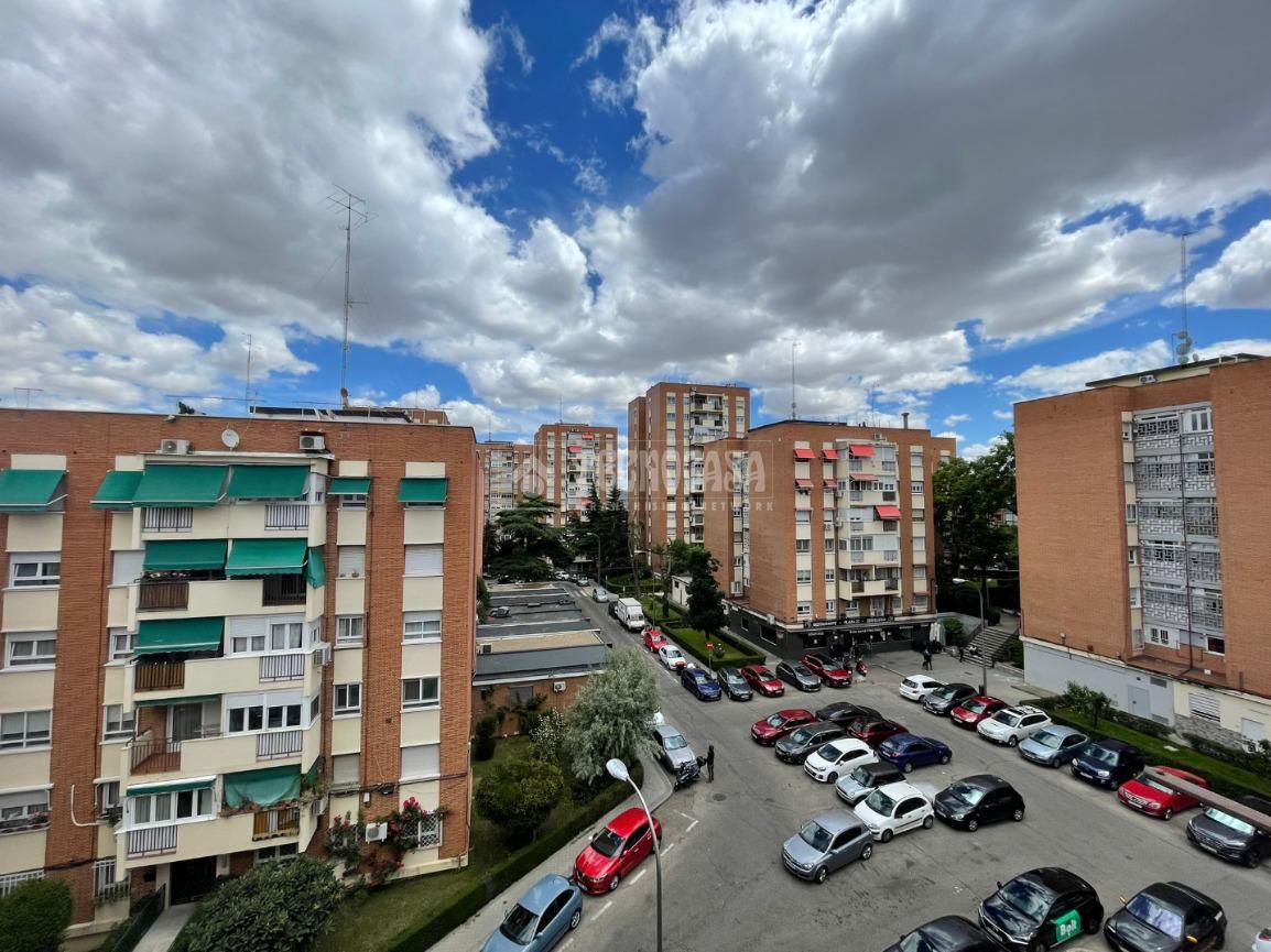 Vista exterior de Piso en venta en  Madrid Capital
