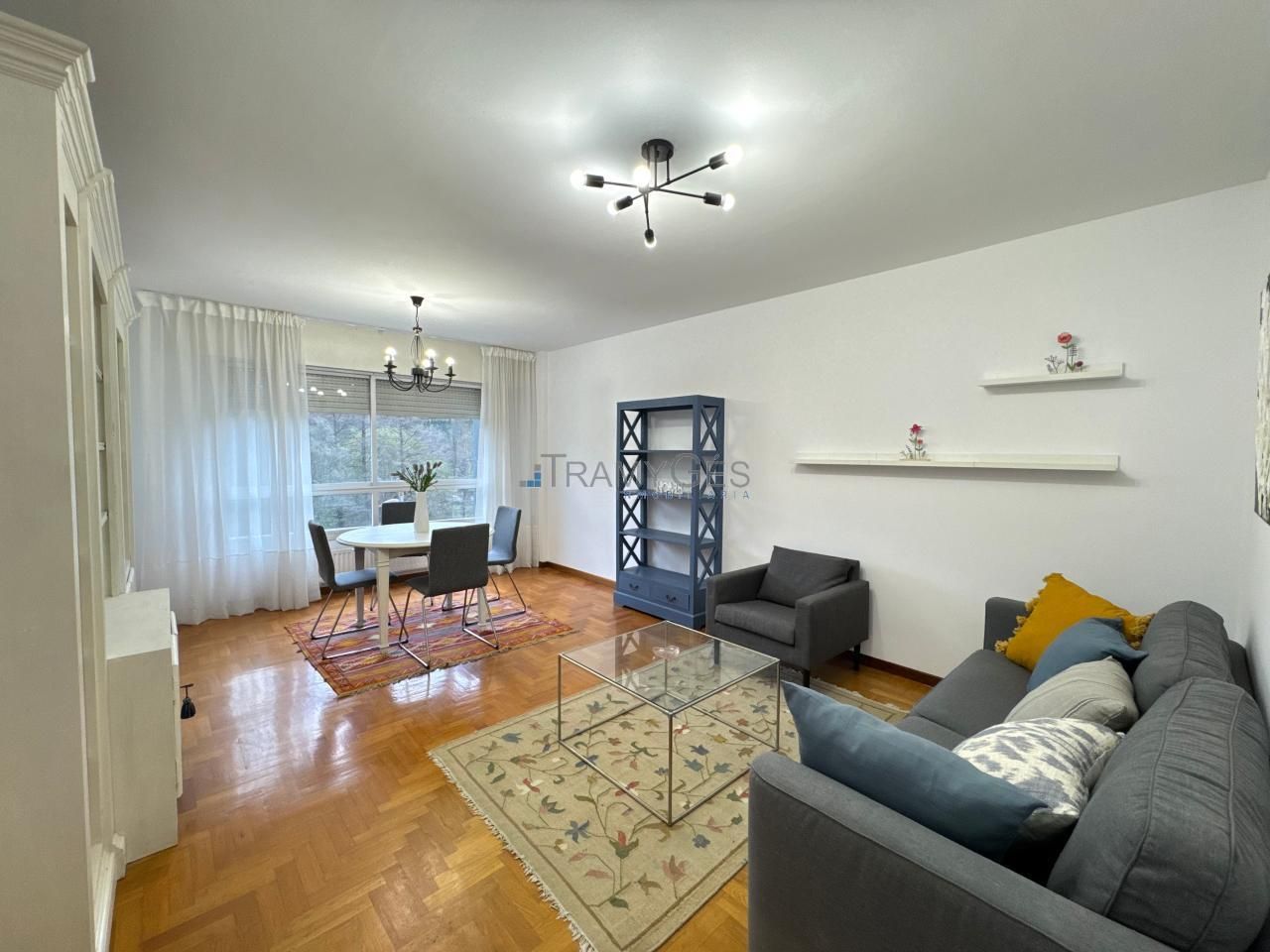 Living room of Flat to rent in Vigo   with Heating, Parquet flooring and Storage room