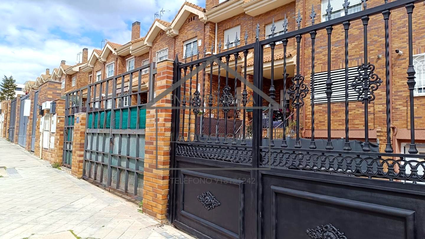 Single-family semi-detached for sale in Las Castañeras - Bulevar