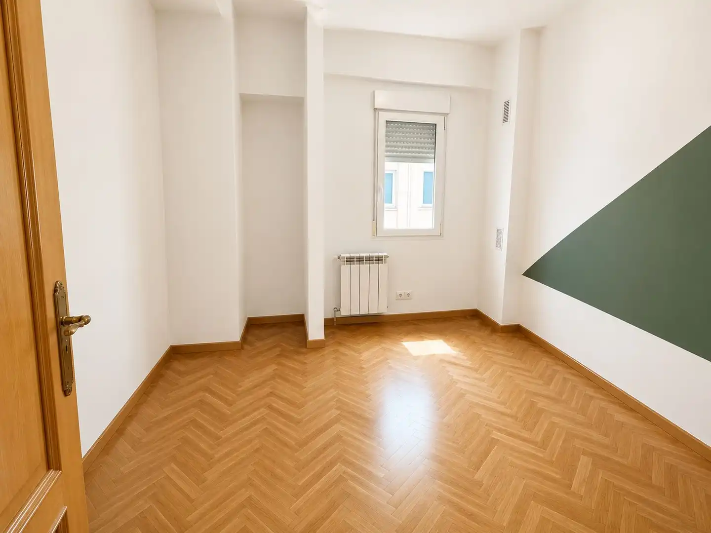 Bedroom of Flat for sale in Madrid  with Parquet flooring, Washing machine and Alarm