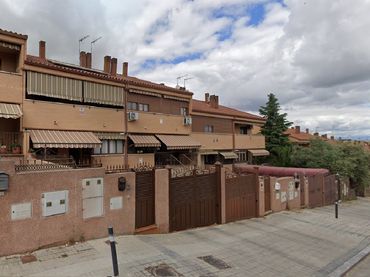 Casa aparellada en venda a C/Cerezo