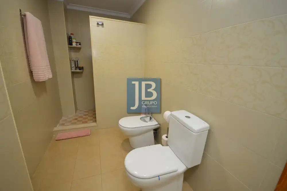 Baño de Piso en venta en La Llosa de Ranes con Aire acondicionado, Horno y Balcón
