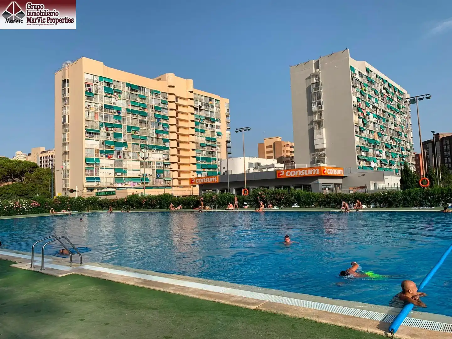 Piscina de Estudi en venda en Benidorm amb Jardí privat, Moblat i Piscina comunitària