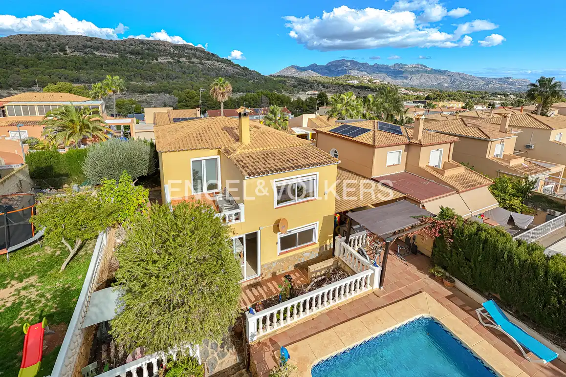 Casa con piscina en venta en Escandinavia - Cautivador