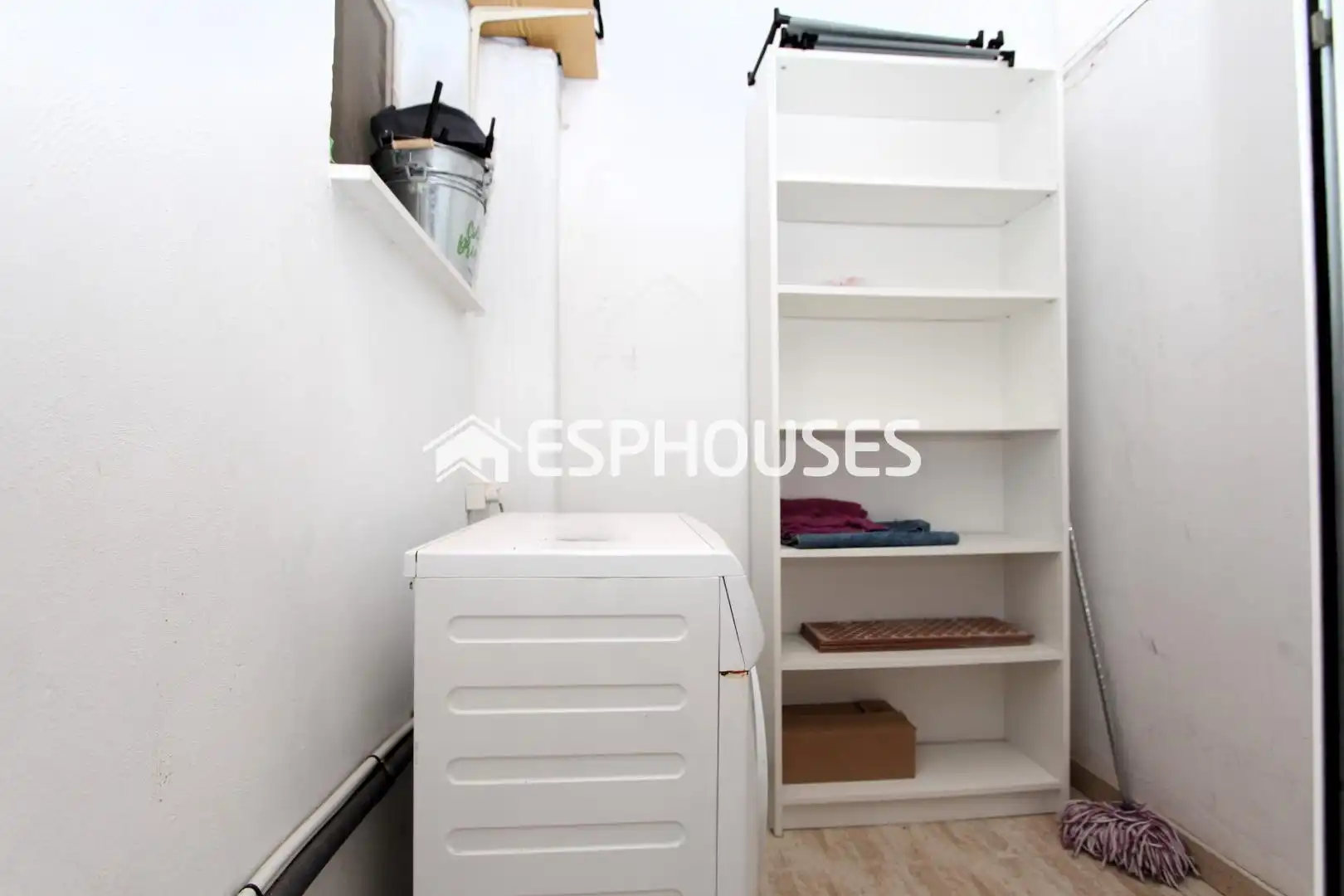 Habitación de Apartamento en venta en Guardamar del Segura con Aire acondicionado, Balcón y Piscina comunitaria