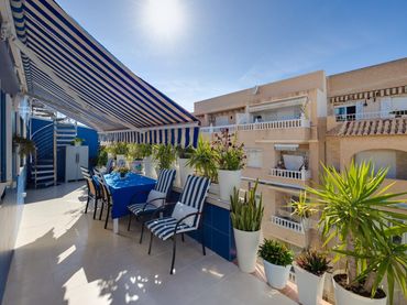 Ático con piscina en venta en Playa de los Locos