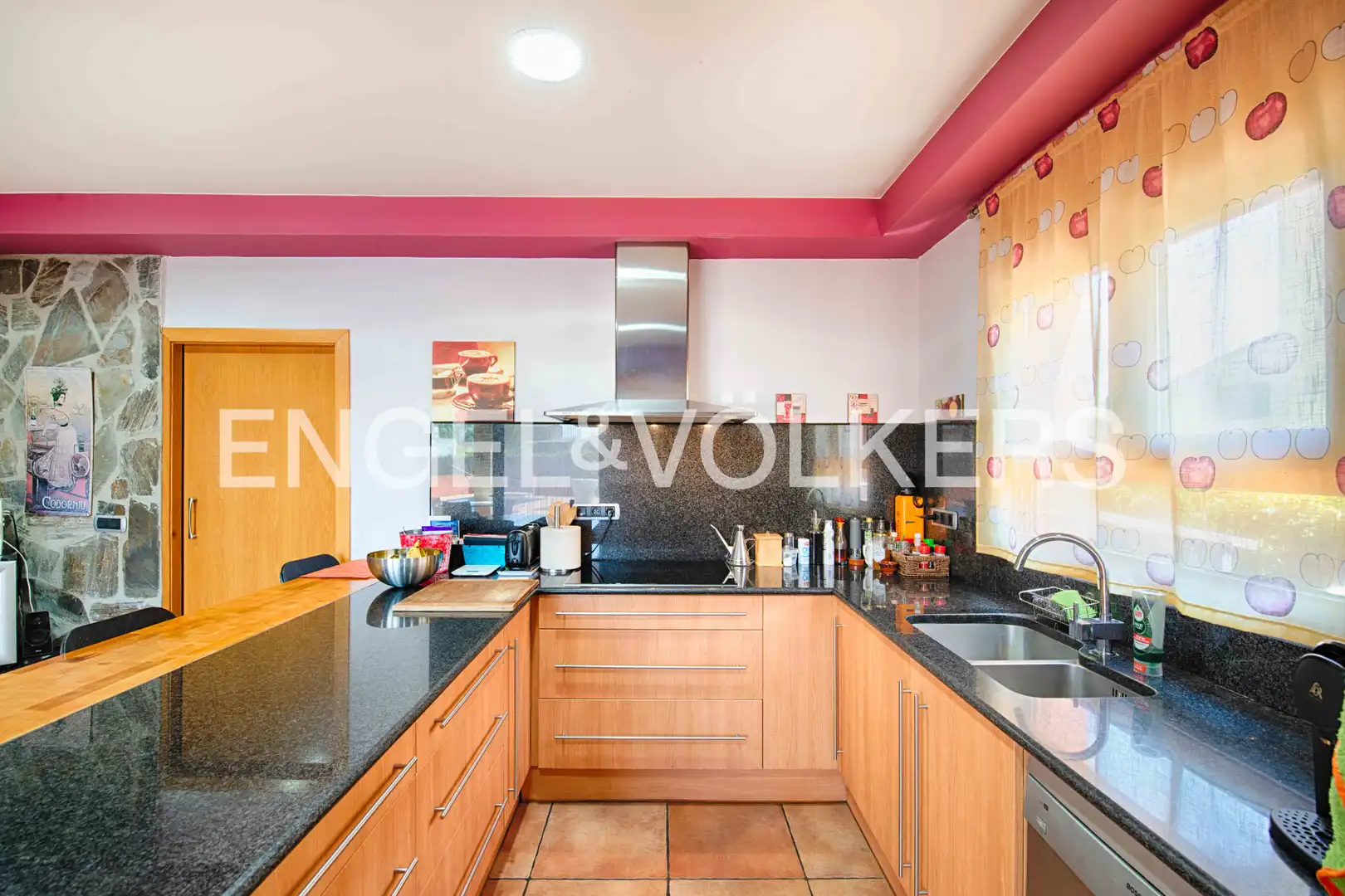 Cocina de Casa o chalet en venta en Navata con Aire acondicionado, Calefacción y Jardín privado