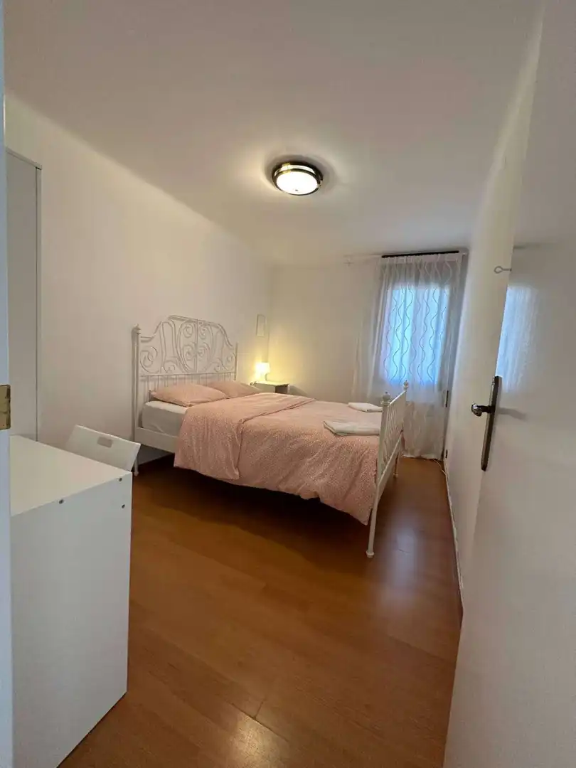 Schlafzimmer von Wohnung zur untervermieten in Badalona mit Klimaanlage, Heizung und Terrasse