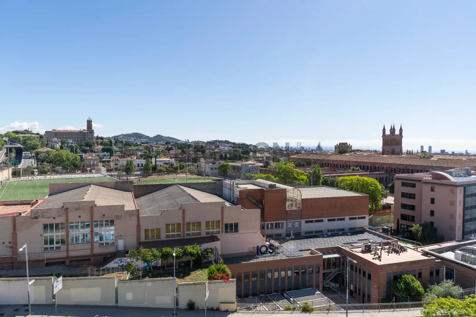 Vista exterior de Pis en venda en Barcelona amb Aire condicionat, Calefacció i Terrassa