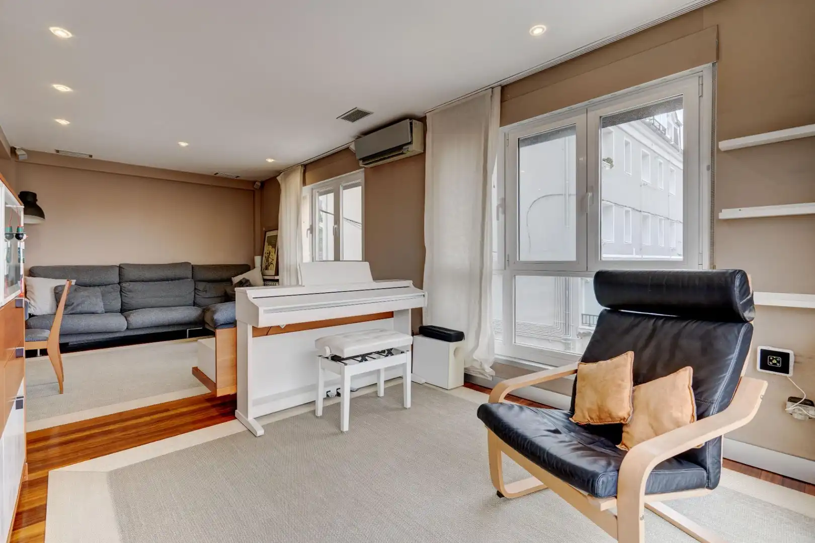 Sala de estar de Piso en venta en Donostia - San Sebastián  con Calefacción, Trastero y Amueblado