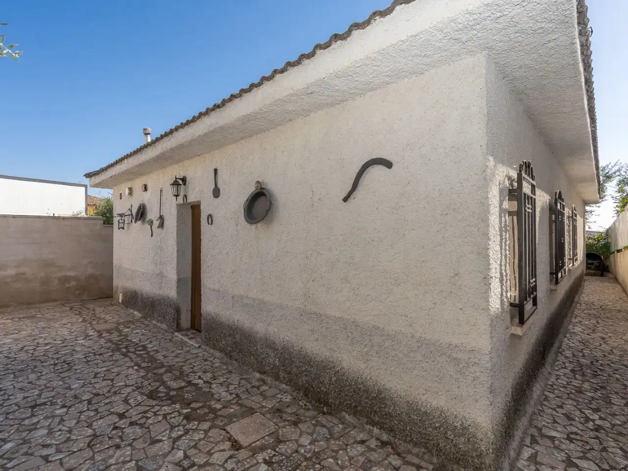 Vista exterior de Casa o xalet en venda en Palomeque amb Piscina