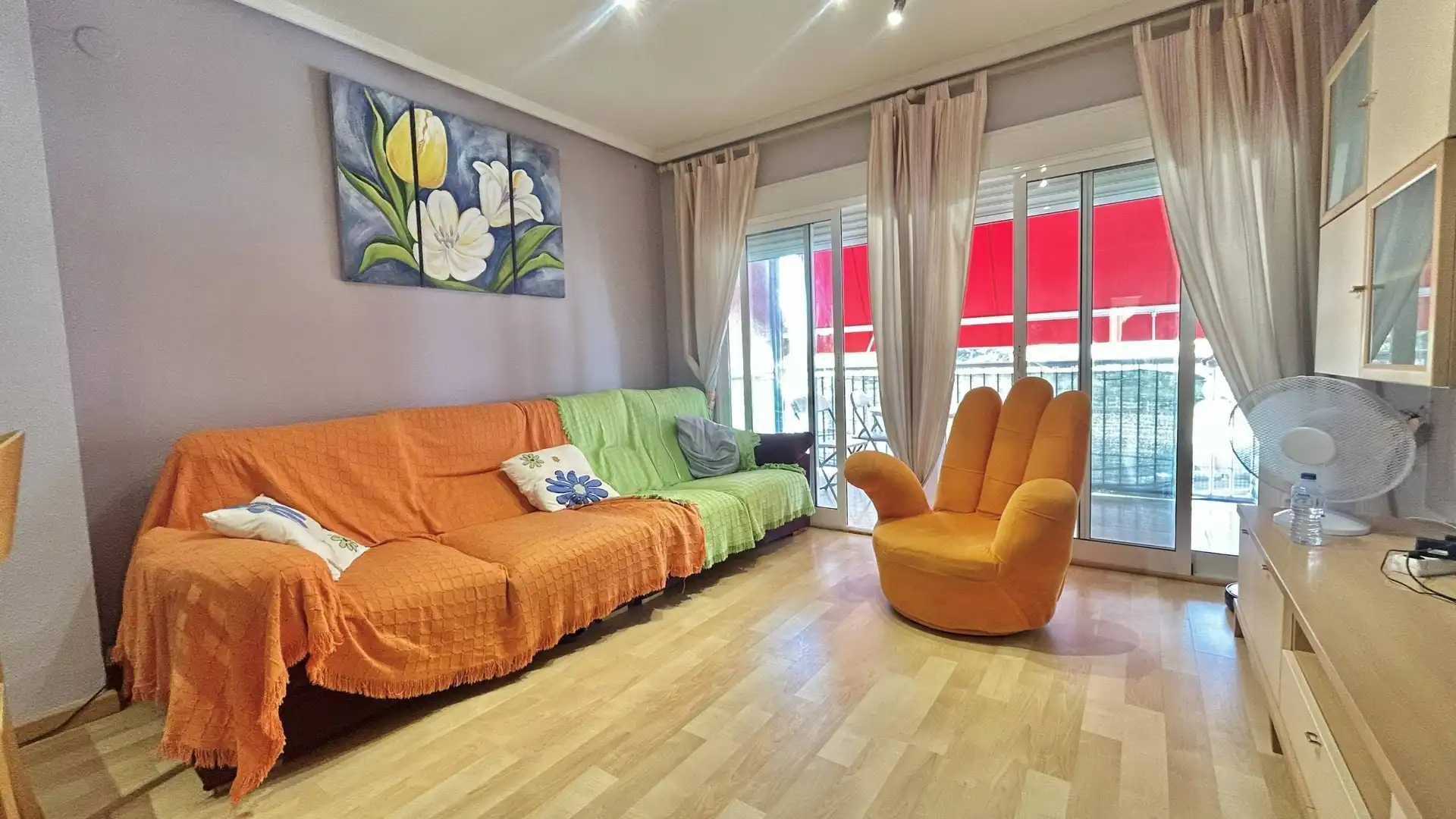Appartement compact avec terrasse à louer à NEPTUNO