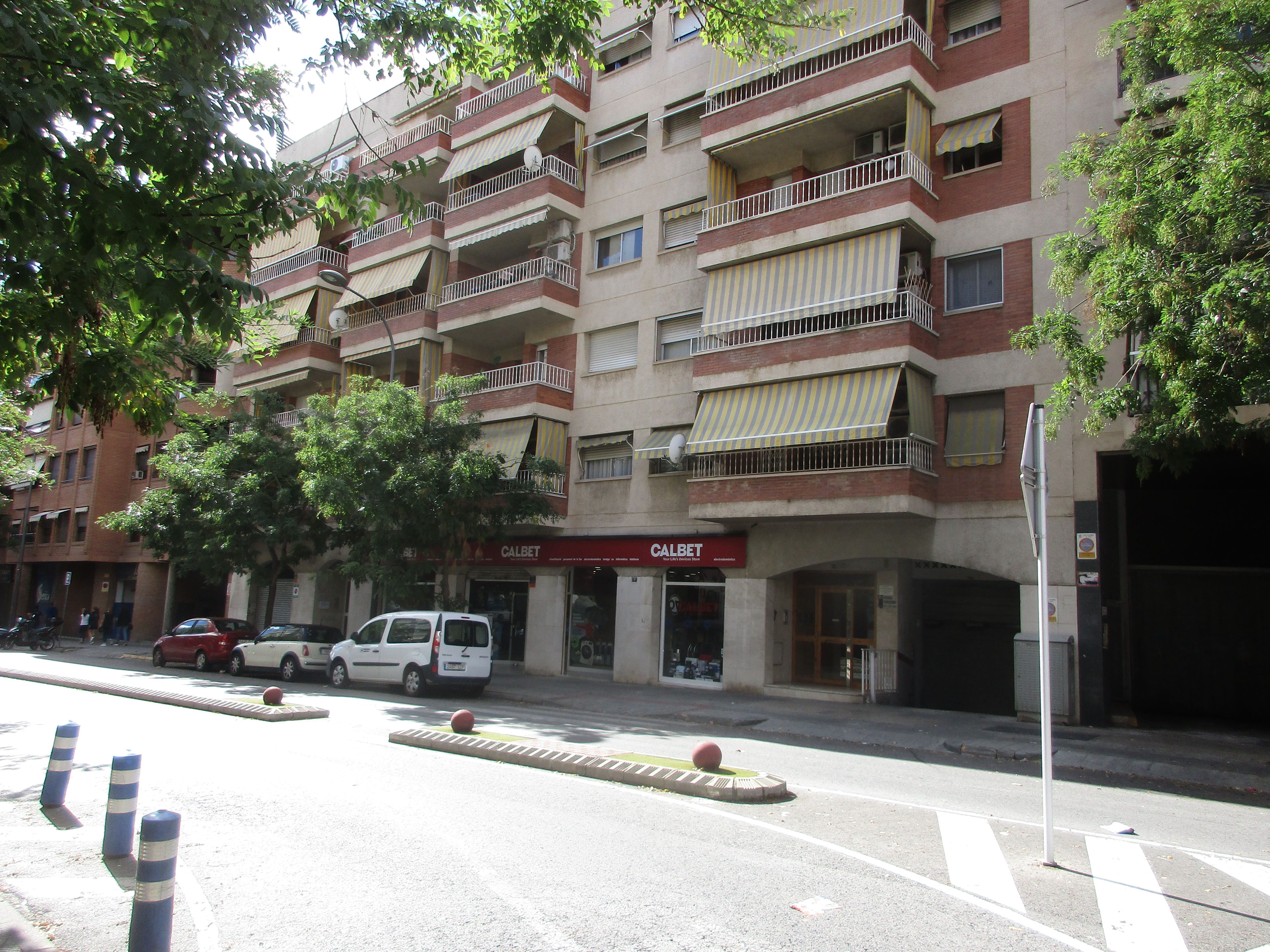 Piso en venta en Carrer de Ramon J. Sender, 9, Centre
