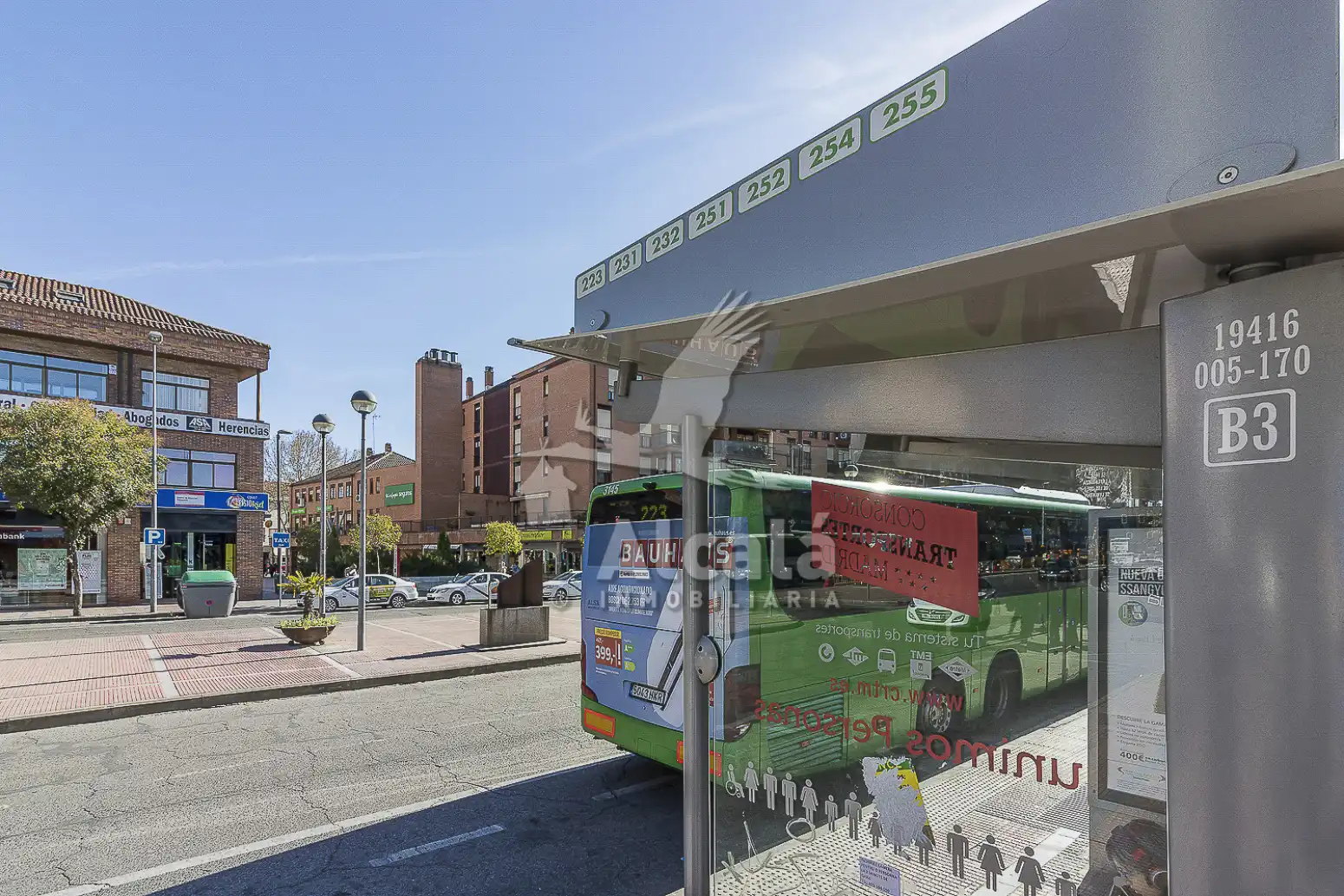 Vista exterior de Piso en venta en Alcalá de Henares con Calefacción, Parquet y Terraza