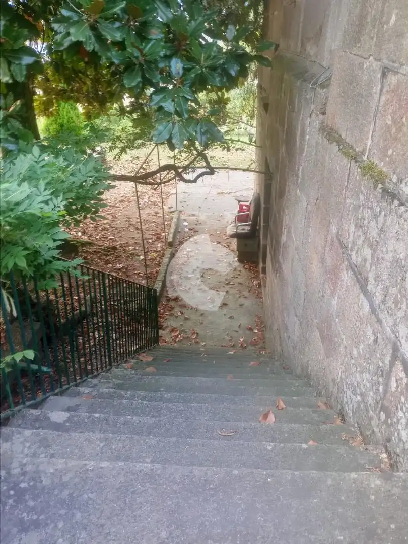 Aparcament de Casa o xalet en venda en Ourense Capital  amb Jardí privat