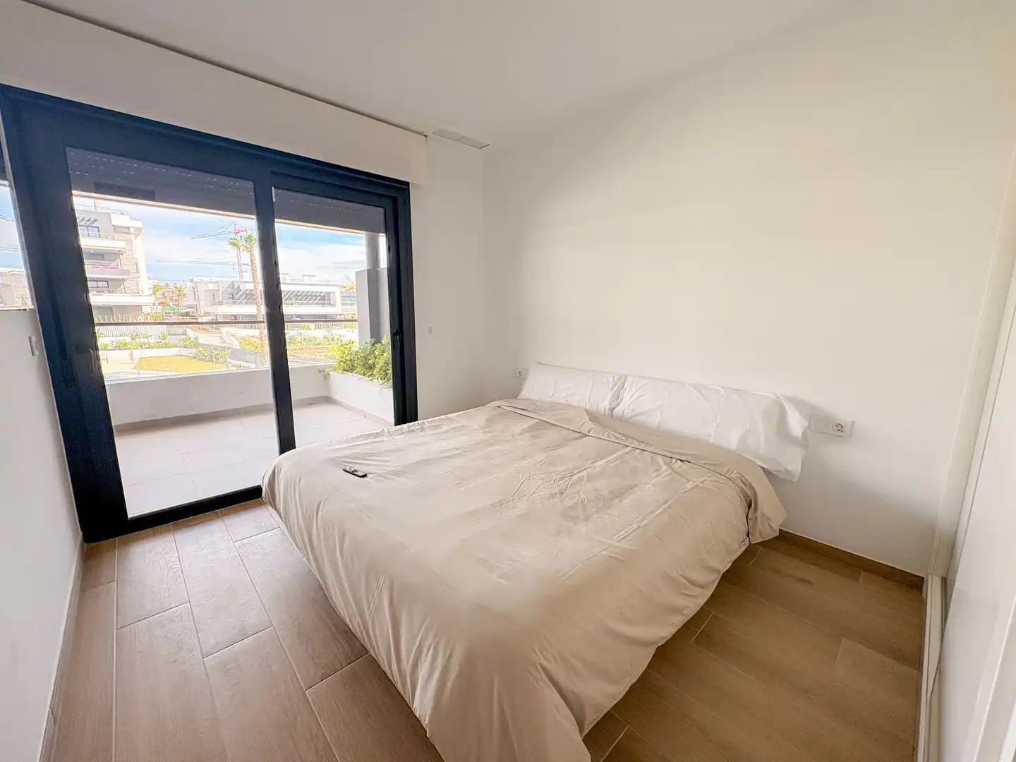 Habitación de Piso de alquiler en Torrevieja con Aire acondicionado, Calefacción y Terraza