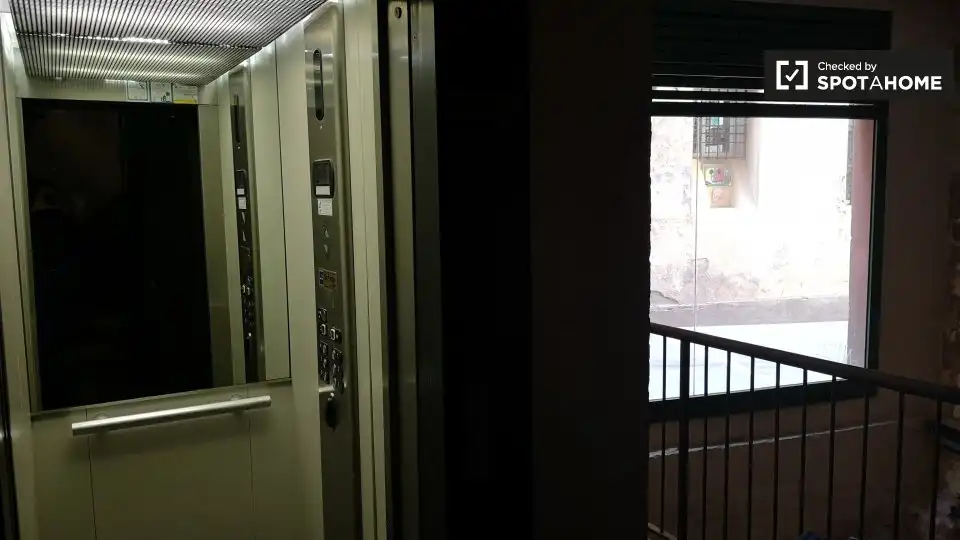 Piso con terraza en alquiler en Ciutat Vella, imagen 13