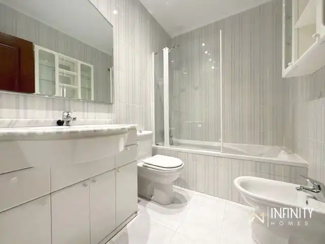 Badezimmer von Maisonette zur Miete in Bilbao  mit Heizung, Privatgarten und Terrasse