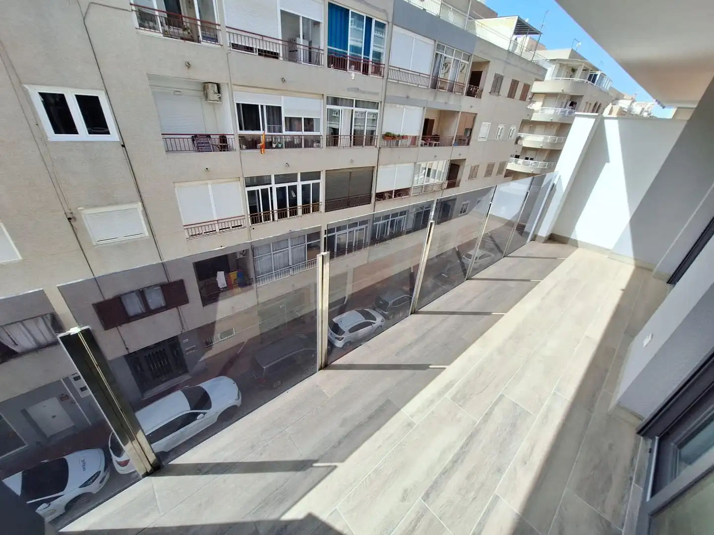 Außenansicht von Wohnungen zur Miete in Torrevieja mit Gemeinschaftspool