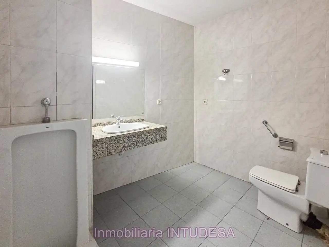 Baño de Local en venta en Tudela