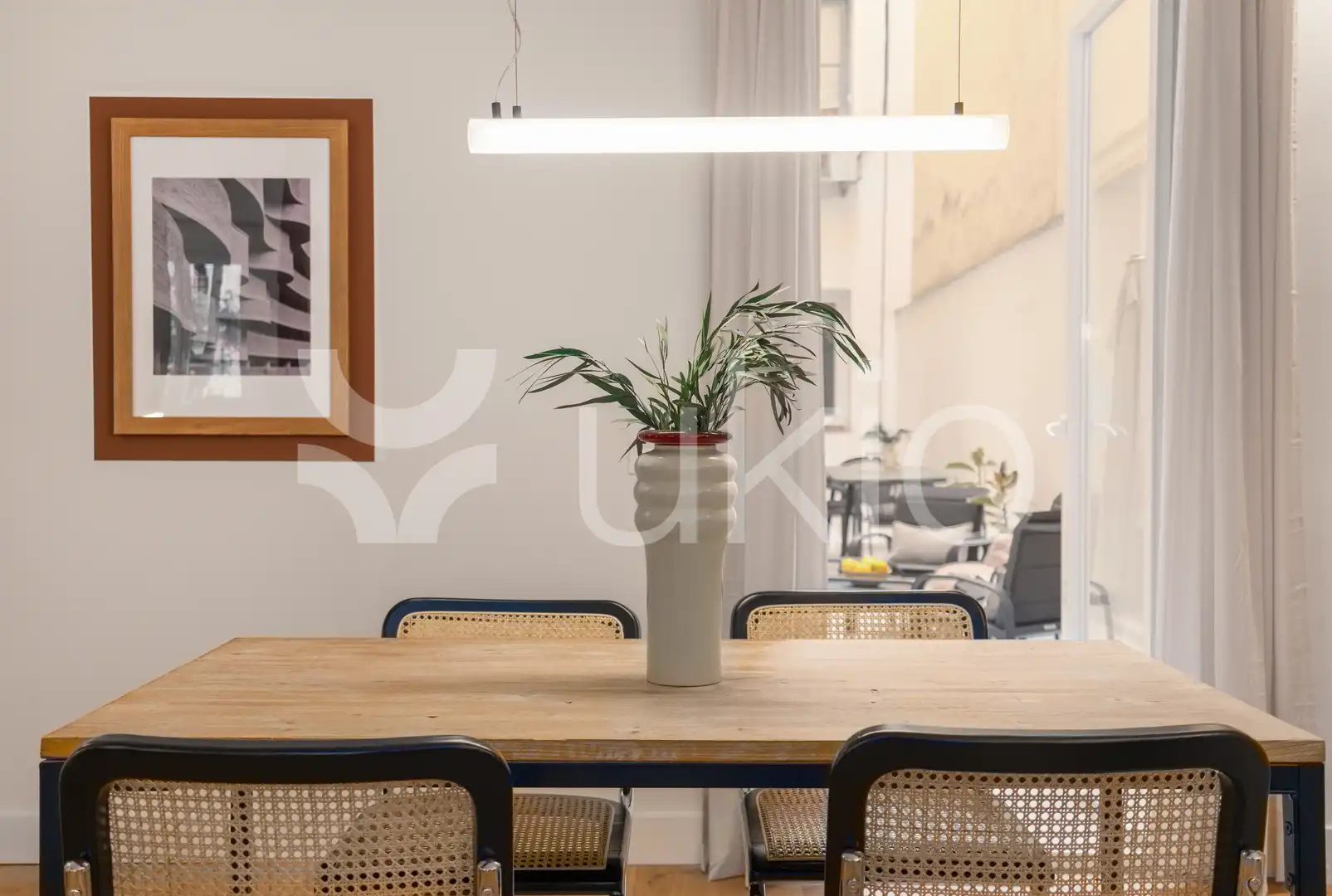 Menjador de Apartament de lloguer en Madrid amb Aire condicionat, Calefacció i Moblat