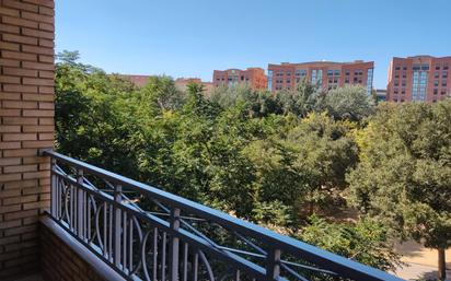Vista exterior de Pis de lloguer en  Granada Capital amb Moblat, Forn i Rentadora