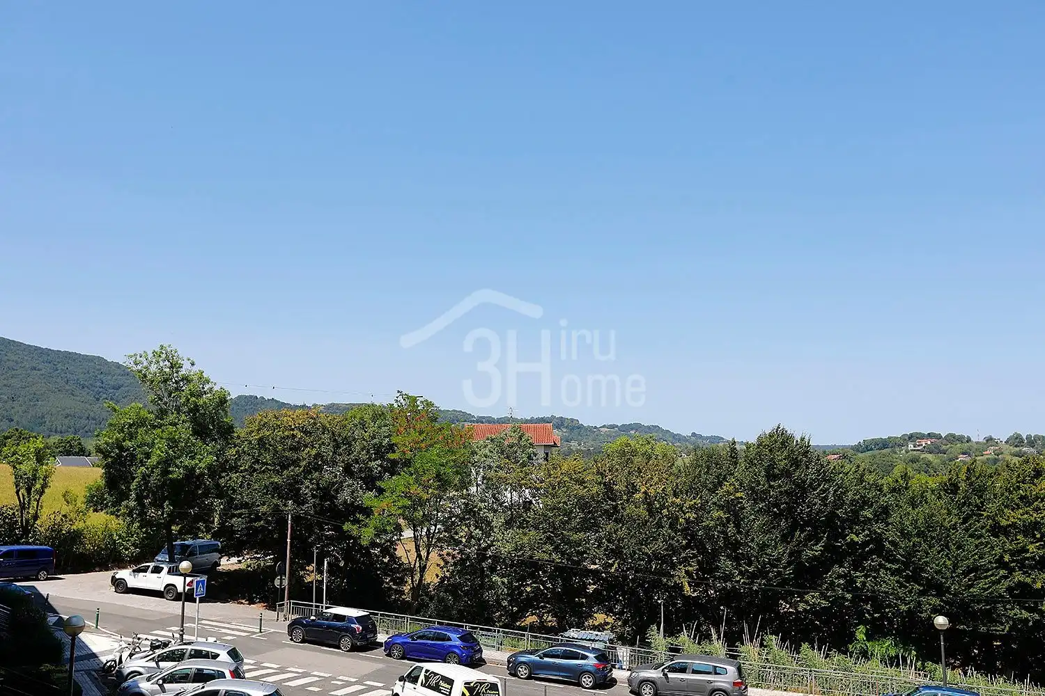 Aparcament de Pis en venda en Irun  amb Calefacció, Terrassa i Traster