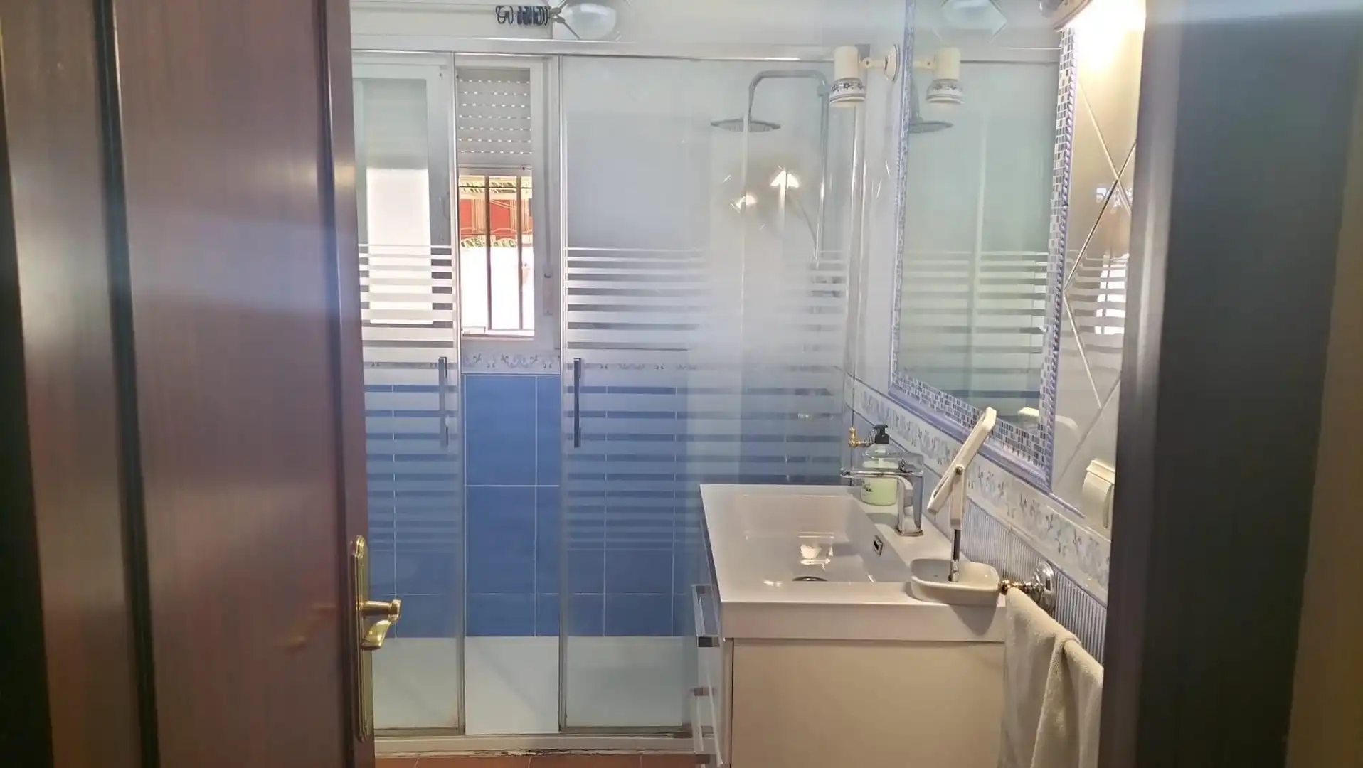 Bathroom of Houses for sale in Chiclana de la Frontera  with Air Conditioner, Terrace and Swimming Pool