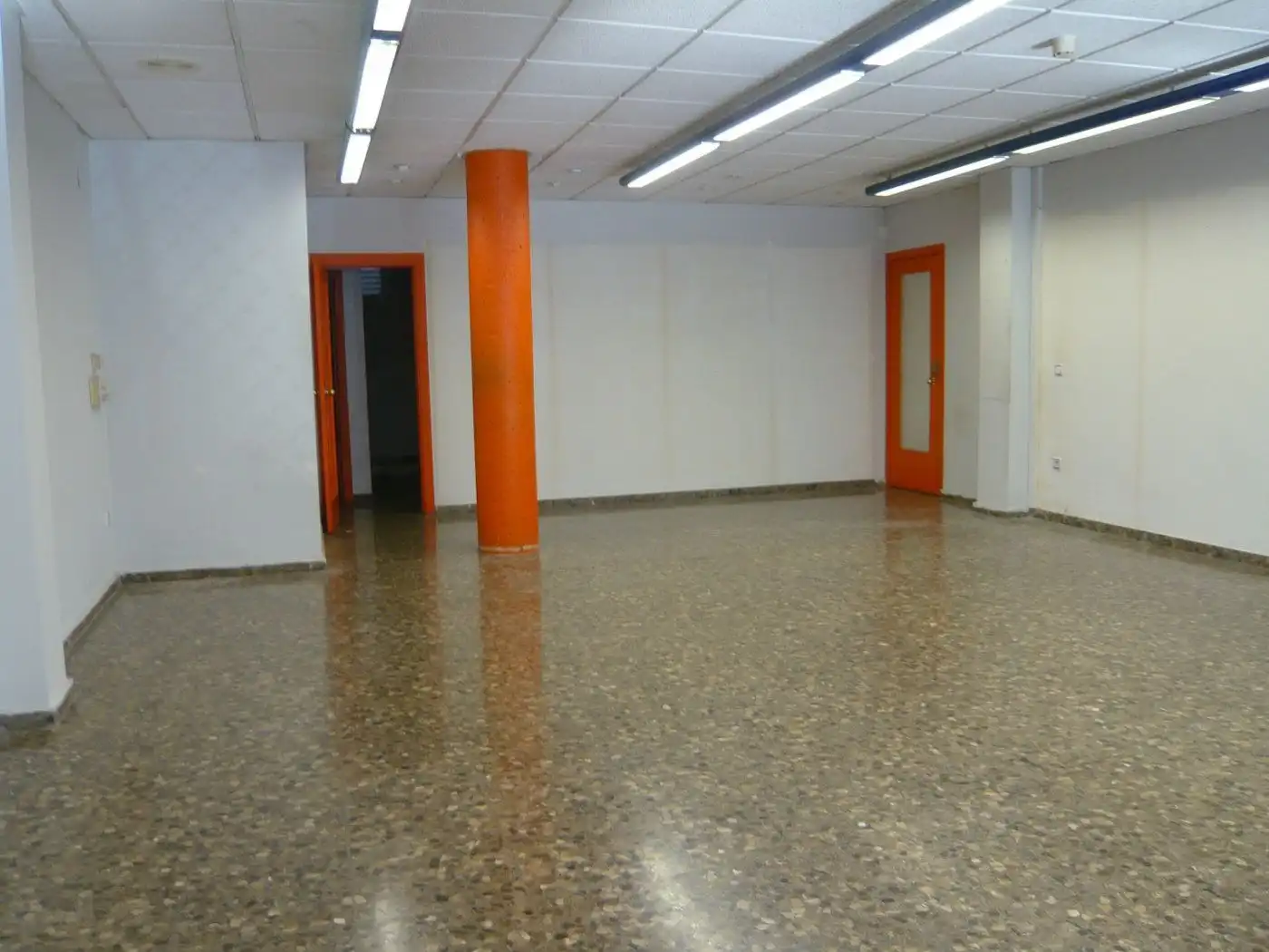 Local comercial de lloguer a Abrera