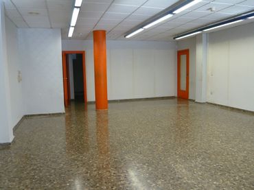 Locale commerciale in affitto a Abrera
