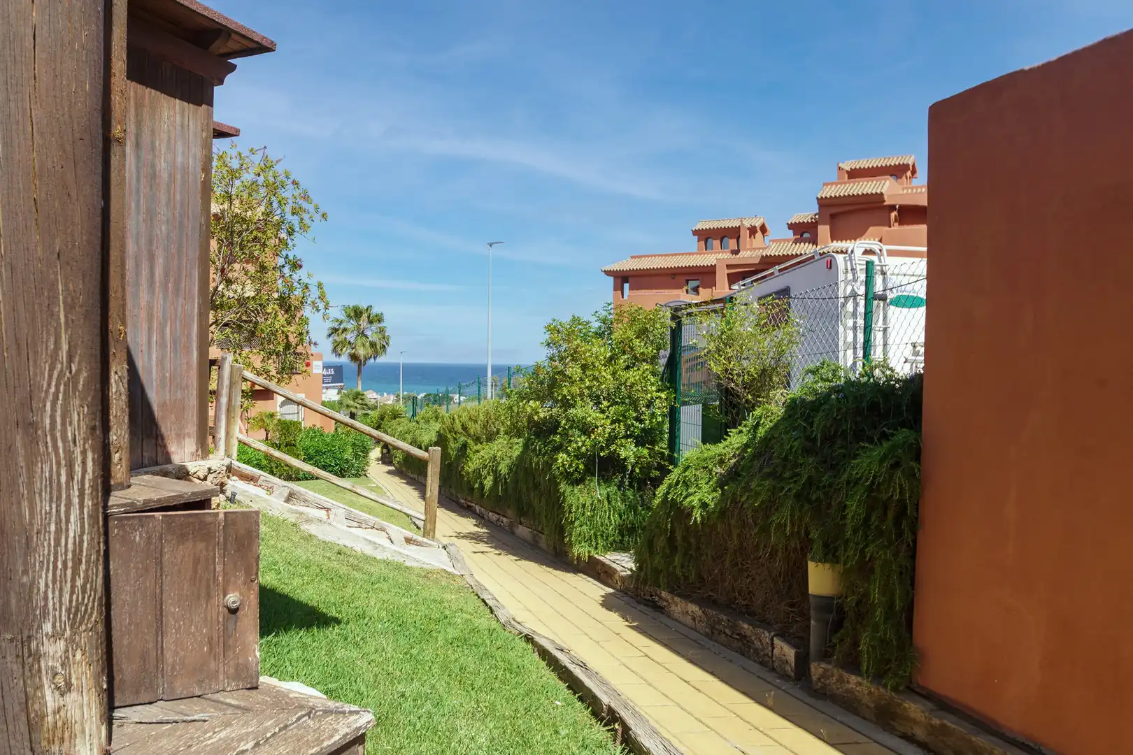 Vista exterior de Planta baja de alquiler en Estepona con Aire acondicionado, Jardín privado y Terraza