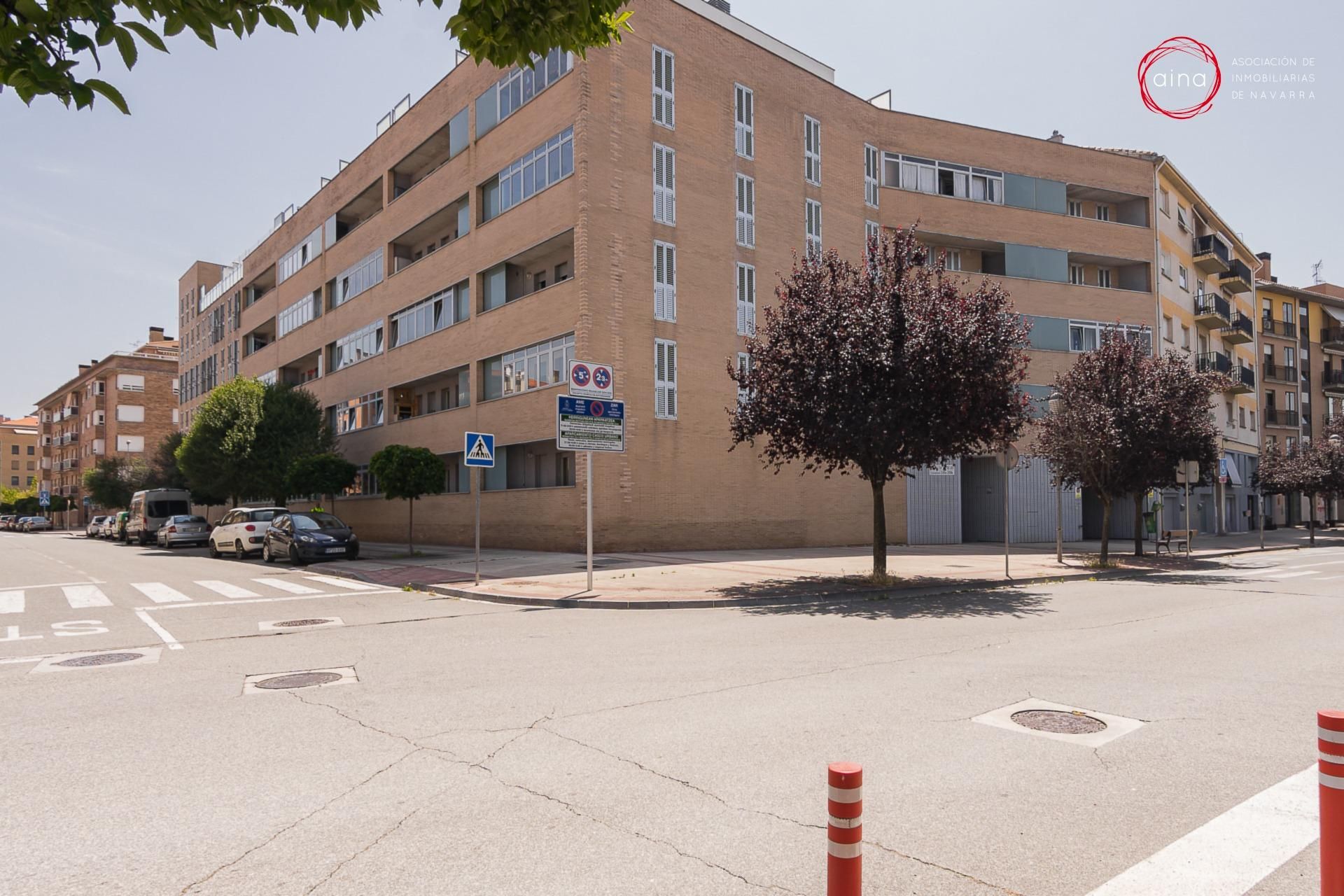 Exterior view of Duplex for sale in Ansoáin / Antsoain  with Heating, Storage room and Balcony