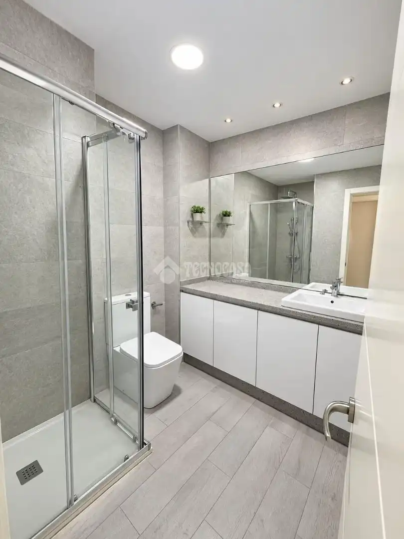 Bathroom of Flat for rent in Huelva