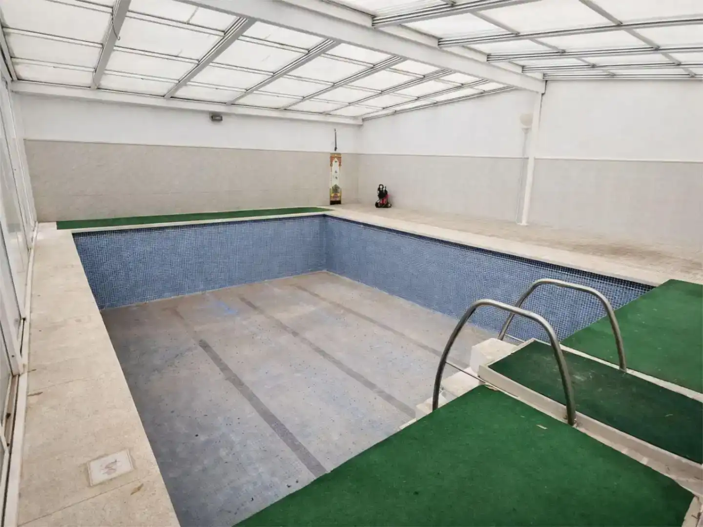Piscina de Casa o chalet en venta en Torrejón de Ardoz con Jardín privado, Trastero y Piscina