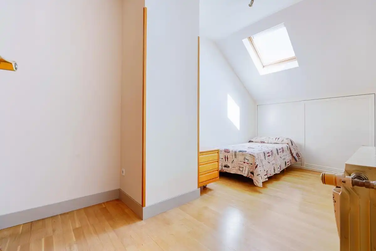 Habitación de Ático en venta en Pozuelo de Alarcón con Aire acondicionado, Calefacción y Jardín privado